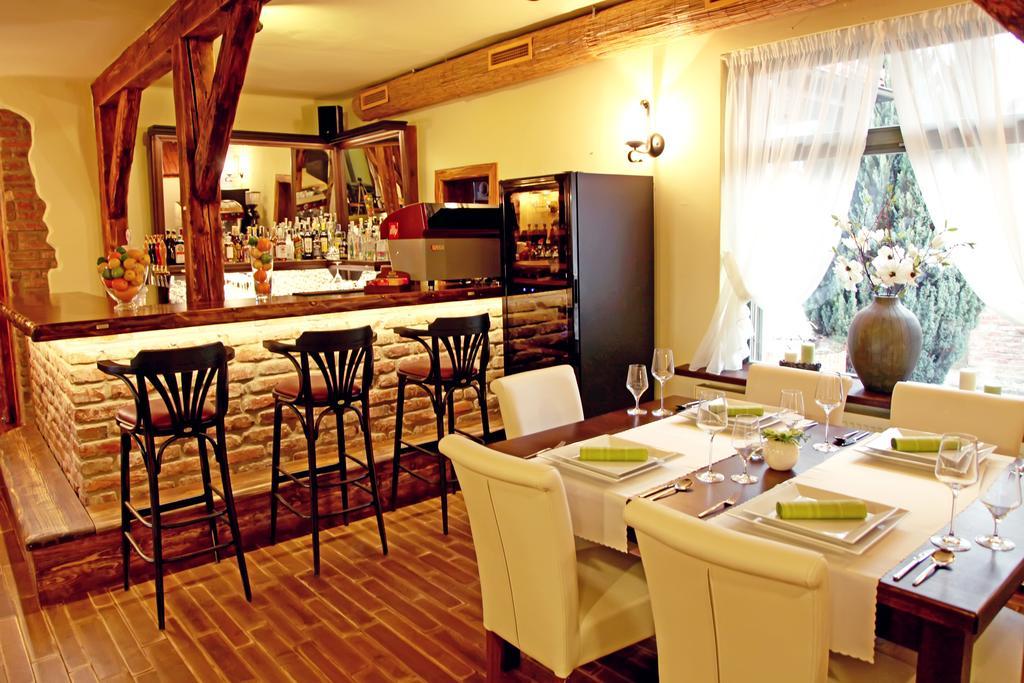 Barock Restaurant & Pension Topoľčany Dış mekan fotoğraf