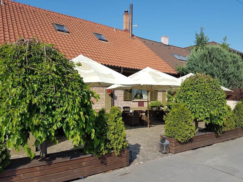 Barock Restaurant & Pension Topoľčany Dış mekan fotoğraf
